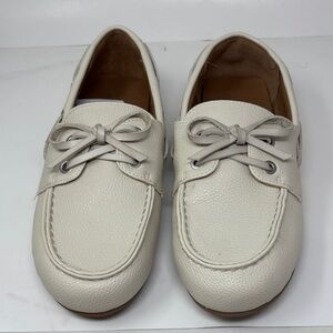 Universal Thread Cream Leather Boat Shoes size 61/2